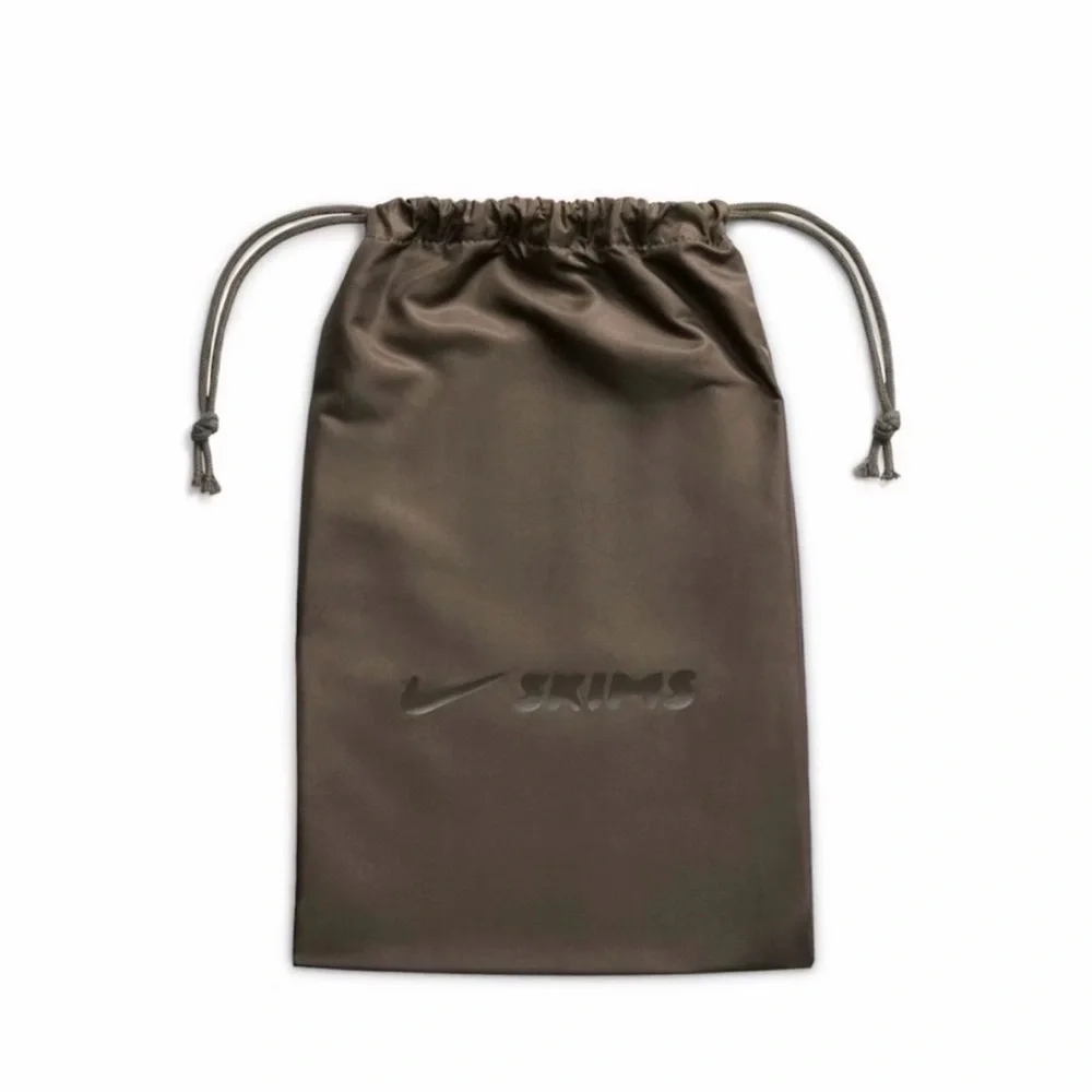 NikeSKIMS Footwear Mesh Rift Sneaker size 8 black - Picture 7 of 8